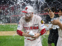 '[뉴스]'최초-최초' KIA 역사 썼다, 17억 안 썼으면 어쩔 뻔했나…‥ 뉴스기사 썸네일