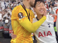 '[뉴스]손흥민 그렇게 사랑했지만, SON급 충성심은 없다...토트넘 탈출 1호 유력  ‥ 뉴스기사 썸네일