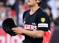 '[뉴스]이럴수가! 이의리 1회 5실점+타자일순 → 소형준 2회까지 3실점 '난타&‥ 뉴스기사 썸네일