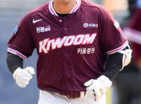 '[뉴스]'72억 베테랑 폭발' 안치홍, 자존심 회복 시동...시범경기 2‥ 뉴스기사 썸네일