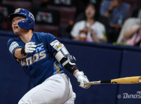 '[뉴스]사령탑이 꼽은 “결정적 홈런“…아찔했던 부상이 만든 짜릿 역전극 [대전 현장] 뉴스기사 썸네일