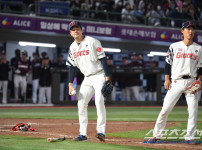 '[뉴스]아뿔싸! 스퀴즈라니 → 11회초 기습번트의 전말 “2B 1S 되기만을 기다렸다“ [‥ 뉴스기사 썸네일