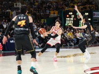 '[뉴스]워니 역전포 SK, LG 상대로 역전승 성공... 창원 원정 7연승 달성 뉴스기사 썸네일