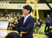 '[뉴스][W챔프] “오늘이 홈 마지막 경기이길” 챔피언까지 1승을 남겨둔 김완수 감독의 바‥ 뉴스기사 썸네일