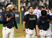 '[뉴스]'3루타 대신 팀 배팅' 사이클링히트보다 팀이 먼저였던 레이예스.‥ 뉴스기사 썸네일