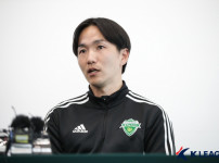 '[뉴스]“내가 만난 일본 선수 중 최악“ 홍명보 감독 공개 저격 당했던 日 선수, 깜짝 이‥ 뉴스기사 썸네일