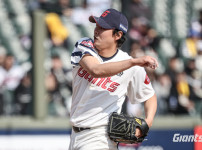 '[뉴스]“내 유니폼 입은 팬들 보면 없던 힘도 솟는다“ 1사 만루 무실점 → 1⅔이닝 퍼펙‥ 뉴스기사 썸네일