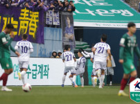 '[뉴스]'우승 후보'도 긴장...'물어뜯는 좀비' 선언‥ 뉴스기사 썸네일