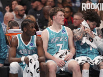 '[뉴스]‘뉴 스플래쉬 브라더스 탄생?’ 콘 크니플과 라멜로 볼, 3점슛 545개 합작 뉴스기사 썸네일