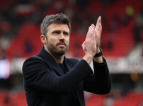 '[뉴스]'성적+돈벌이 둘다 대박' 마이클 캐릭 부임 후 180도 달라진 ‥ 뉴스기사 썸네일