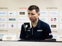 '[뉴스][FIBA WC] 첫 연전에서 쓰라린 연패→韓 남자농구 최초 외국인 사령탑의 믿음 ‥ 뉴스기사 썸네일