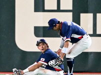 '[뉴스]“투수가 잡았다면, 우중간으로 안 옮겼다면“ 도쿄돔에 뿌린 캡틴의 눈물, 벼랑 끝 ‥ 뉴스기사 썸네일