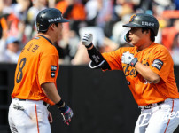 '[뉴스]2G 연속 10득점 실화? 한화, 타격의 팀 변신 '대성공'…키움‥ 뉴스기사 썸네일