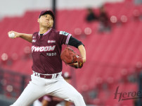 '[뉴스]'미쳤다, 하영민!' 7이닝 5K 무실점 완벽투…'안우진‥ 뉴스기사 썸네일