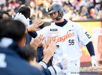 '[뉴스]'거포 포수가 동점 만들고, 만능 타자가 끝냈다'…'9회‥ 뉴스기사 썸네일