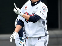 '[뉴스]사실은 홈런 타자였나, 장타 본능 숨기고 살아왔나...놀랍다, 정수빈 2G 연속 홈‥ 뉴스기사 썸네일