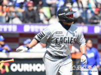 '[뉴스]문현빈 노시환 돌아오면… 터졌다! 100억 FA 이적 신고포, 몬스터월 넘는 170‥ 뉴스기사 썸네일