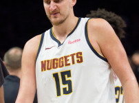 '[뉴스]극대노 악수 타임 득점에 요키치 분노의 질주? NBA 또 불문율 논란→난투극 직전 ‥ 뉴스기사 썸네일