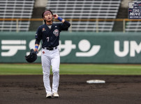 '[뉴스]후훗, '그건 일상적인 플레이'입니다만? → '호수비 화‥ 뉴스기사 썸네일
