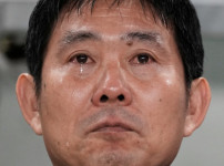 '[뉴스]日 눈물! “죄송합니다, 정말 죄송합니다“ 대국민 사과 대신 활약 다짐...1년 9‥ 뉴스기사 썸네일