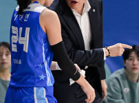 '[뉴스]5위 추락 우리은행 위성우 감독 “역부족을 느낀 경기였다” 뉴스기사 썸네일