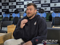 '[뉴스]롯데 비슬리 “머리에 열정이 너무 가득해서 참을 수가 없어“ [부산 현장] 뉴스기사 썸네일