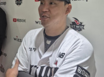 '[뉴스]'끝내기 안타' 장성우 “요즘은 지고 있어도 이길 것 같은 느낌 ‥ 뉴스기사 썸네일