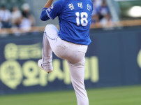 '[뉴스]양창섭 이승현 둘 중 하나는?  힘 빼고 144㎞, 부상후 첫실전 완벽투, 에이스 ‥ 뉴스기사 썸네일