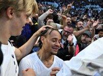 '[뉴스]손흥민 7번 달고 '미친 세리머니' 비난 폭발! 또 못 이긴 토트‥ 뉴스기사 썸네일