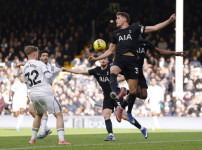'[뉴스]“나도 SON처럼 떠날래!“ 토트넘 5년 재계약 '단칼' 거절, ‥ 뉴스기사 썸네일
