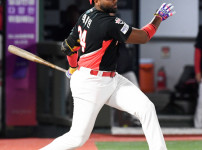 '[뉴스]KBO 최초 기록 탄생! KIA 외인 '초대박' 났다…KIA, 롯‥ 뉴스기사 썸네일