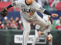 '[뉴스]'韓美 합치면 2434K' 원조 괴물 류현진, 최고령-최소 경기 ‥ 뉴스기사 썸네일