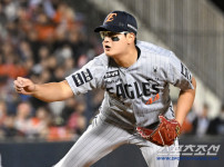 '[뉴스]“결국 뒤로 와야 할 선수들“…'필승조 조기 투입' 김경문 감독이‥ 뉴스기사 썸네일