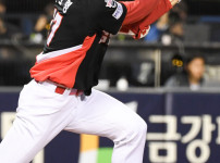 '[뉴스]'와 김호령 2홈런 4타점' KIA 5위 사수…정해영 첫승+김도영‥ 뉴스기사 썸네일