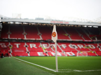 '[뉴스]무려 2조5103억…빚더미 앉은 맨유, 결국 믿을 건 '캐릭 매직'‥ 뉴스기사 썸네일