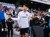 '[뉴스]“쏘니 신기록 세웠다“ 손흥민, 교체 불만 후 명단 제외→환상 2도움 작렬...ML‥ 뉴스기사 썸네일