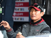 '[뉴스]“고민 사라졌다“ 타선의 핵 4번 이탈인데? 염경엽 감독의 이유있는 반전 미소[잠실‥ 뉴스기사 썸네일