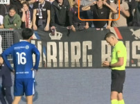 '[뉴스][오피셜]중국의 분노, 촉망받는 유럽파 '눈 찢는 슬랜트아이' 동‥ 뉴스기사 썸네일