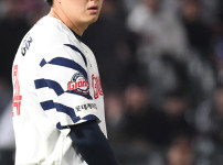 '[뉴스]3160일 만에 데뷔 첫 승! 현도훈 감격승+김원중 부활! → 롯데, 5-4 키움 ‥ 뉴스기사 썸네일