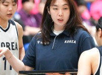 '[뉴스][26 이상백배] 패배에도 박수 보낸 대표팀 백지은 감독 “선수들, 다리 쥐어짜내며‥ 뉴스기사 썸네일