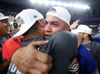 '[뉴스]폭풍 오열! 스시+피자 먹고 '기쁨의 눈물'까지 먹었다…장난스럽던‥ 뉴스기사 썸네일