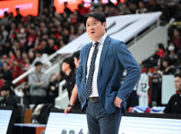 '[뉴스]6강 PO 적신호 켜진 KT 문경은 감독 “다음 KCC전에서 배수의 진을 치겠다” 뉴스기사 썸네일