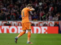 '[뉴스]“흥민이형, 저 정말 못있겠어요“ '치명적 실책 2회→17분 만 교체 ‥ 뉴스기사 썸네일