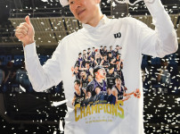 '[뉴스][KBL 챔프전] 선수-코치-감독으로 모두 우승한 산소 같은 남자... "‥ 뉴스기사 썸네일