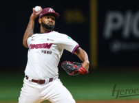 '[뉴스]“와, 미쳤다“ 알칸타라, 8이닝 무실점 역투…14번째 개인 최다 이닝 타이 뉴스기사 썸네일