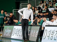 '[뉴스]PO 확정까지 1승 남은 김주성 감독 "슈터 라인 살아나야" 뉴스기사 썸네일
