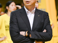 '[뉴스][W챔프] “내 예상이 틀렸다” 걱정과 달리 대승 거둔 KB 김완수 감독 뉴스기사 썸네일