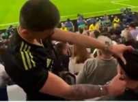 '[뉴스]역대급 쇼킹! 바리깡으로 관중 머리 민 인플루언서…레알 마드리드 홈 경기장,  ‥ 뉴스기사 썸네일