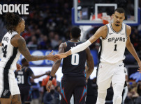 '[뉴스]‘완성된 리빌딩?’ 웸반야마 시대 맞이한 샌안토니오, 7시즌 만에 5할 승률 뉴스기사 썸네일