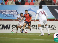 '[뉴스]세르지우-이정규 감독, 데뷔전서 승점 나눠 가졌다...'이탈로 퇴장‥ 뉴스기사 썸네일